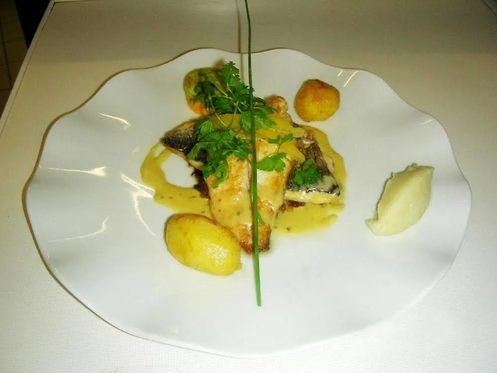 Logis Hotel Restaurant De La Poste Pontgibaud 3*,