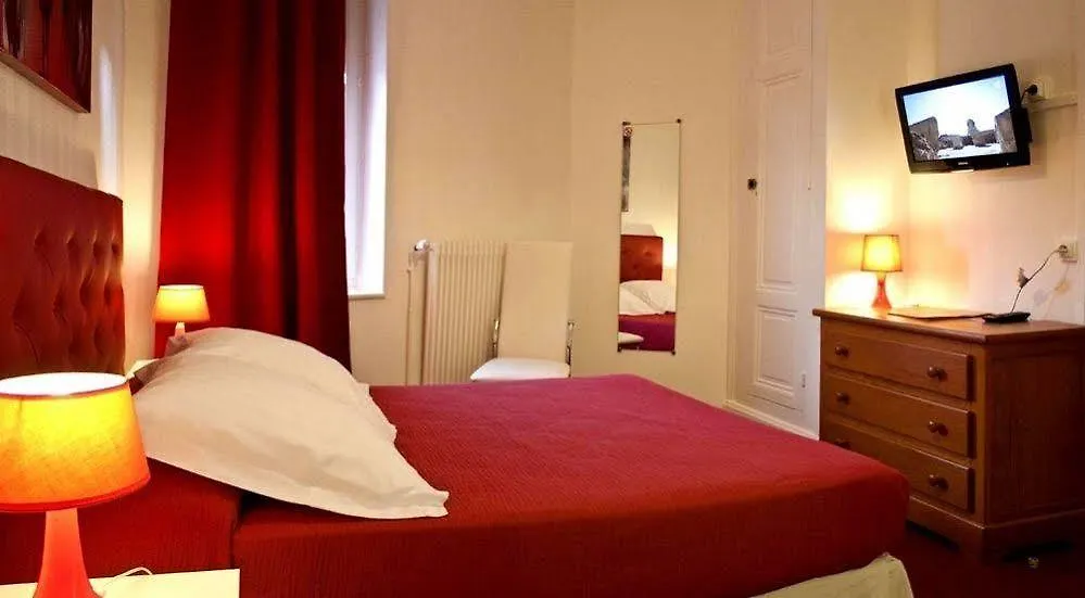 Logis Hotel Restaurant De La Poste Pontgibaud 3*,